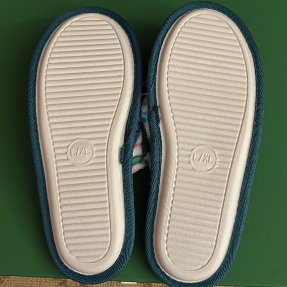 Island House Co fuzzy tropical crossover flip flop / slippers NWT -10 - Picture 4 of 5